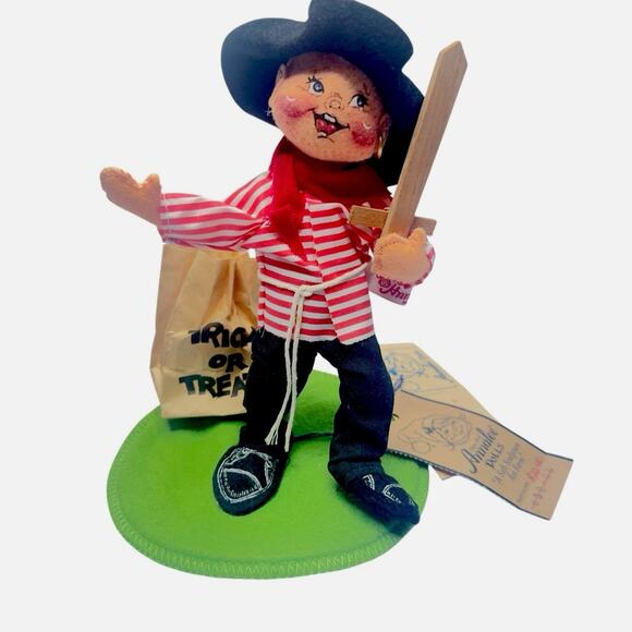 ANNALEE 1997 7" HALLOWEEN SWASHBUCKLER Pirate Boy With Tags & Bag - Picture 1 of 11